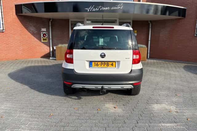 Škoda Yeti (2011) thumbnail 3