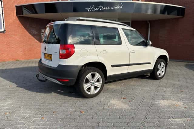 Škoda Yeti (2011) thumbnail 4
