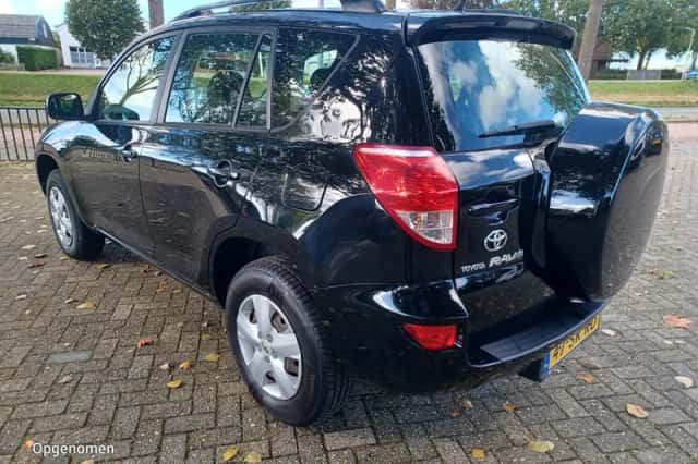 Toyota RAV4 (2006) thumbnail 3