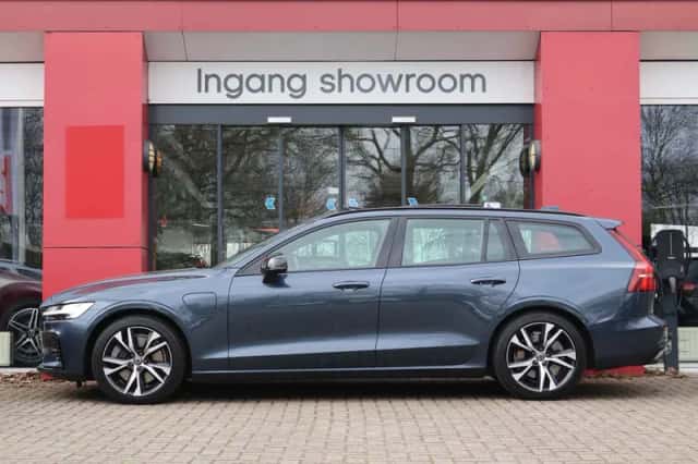 Volvo V60 (2022) thumbnail 2