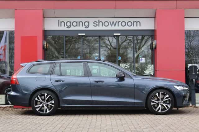 Volvo V60 (2022) thumbnail 3