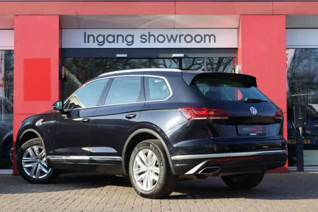 Volkswagen Touareg (2019) thumbnail 2