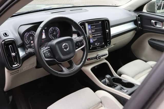 Volvo XC40 (2020) thumbnail 3