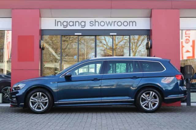 Volkswagen Passat (2022) thumbnail 3