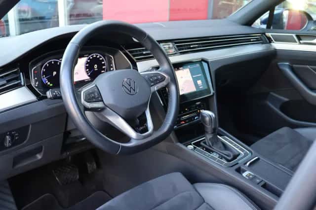 Volkswagen Passat (2022) thumbnail 5