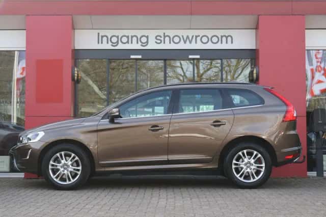 Volvo XC60 (2014) thumbnail 2