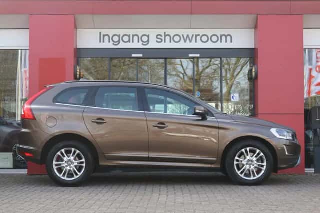 Volvo XC60 (2014) thumbnail 3