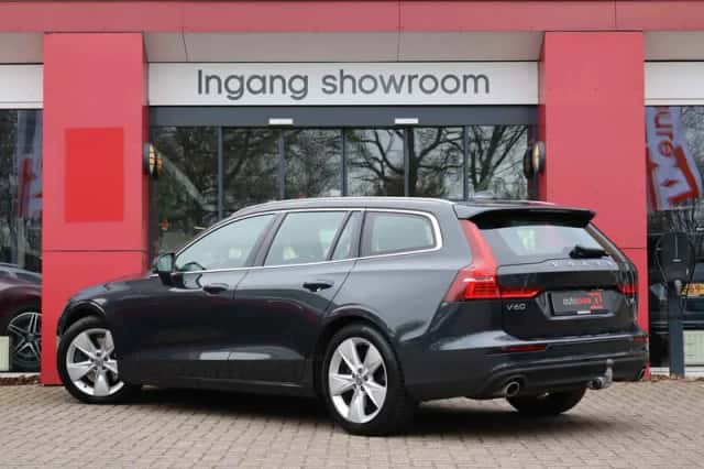 Volvo V60 (2019) thumbnail 2