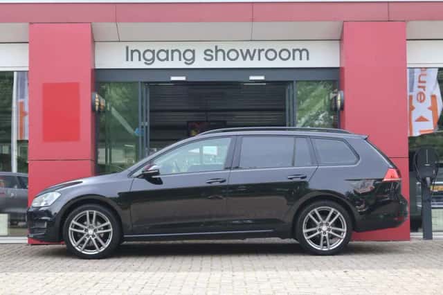 Volkswagen Golf (2015) thumbnail 2