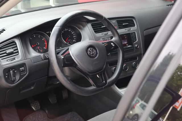 Volkswagen Golf (2015) thumbnail 5