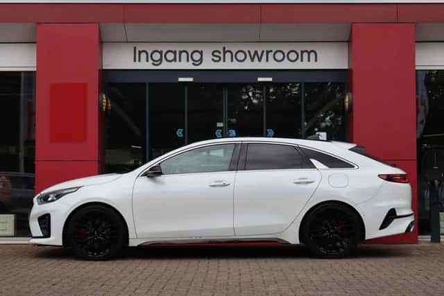 Kia ProCeed (2019) thumbnail 2