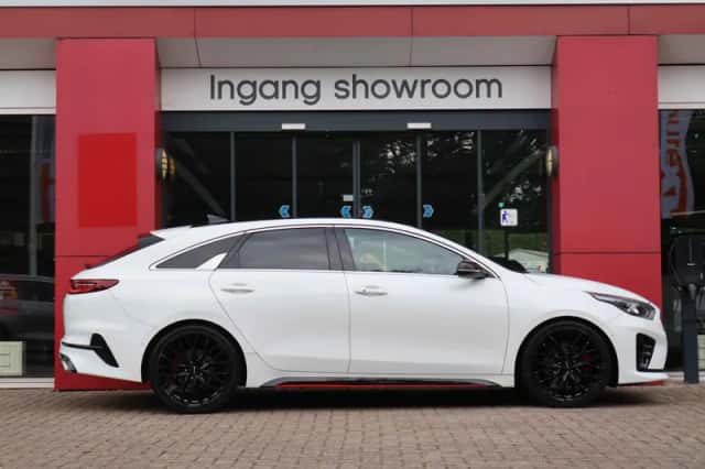 Kia ProCeed (2019) thumbnail 3