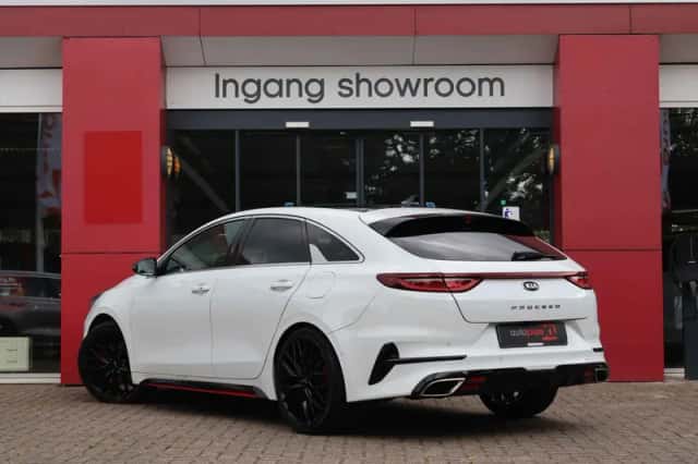 Kia ProCeed (2019) thumbnail 4