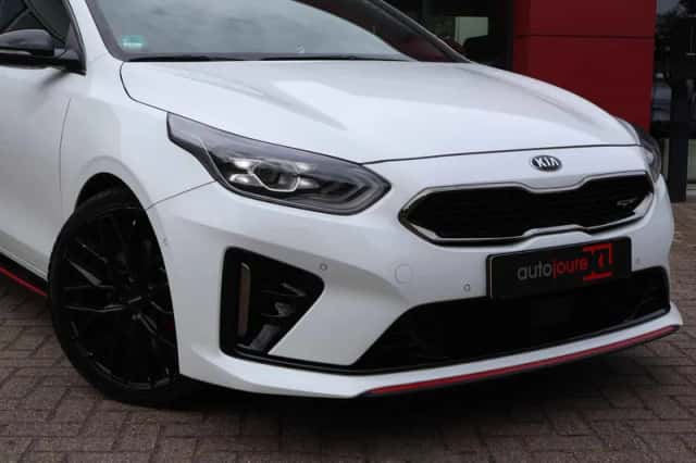 Kia ProCeed (2019) thumbnail 5