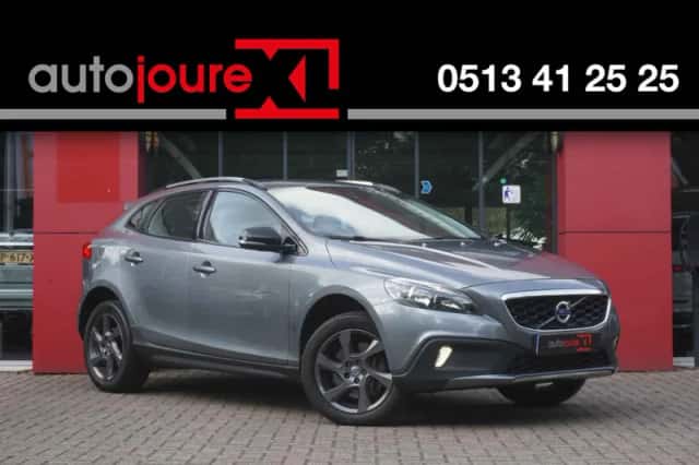 Volvo V40 Cross Country (2015) thumbnail 1