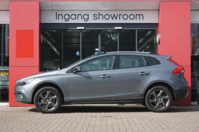 Volvo V40 Cross Country (2015) thumbnail 2