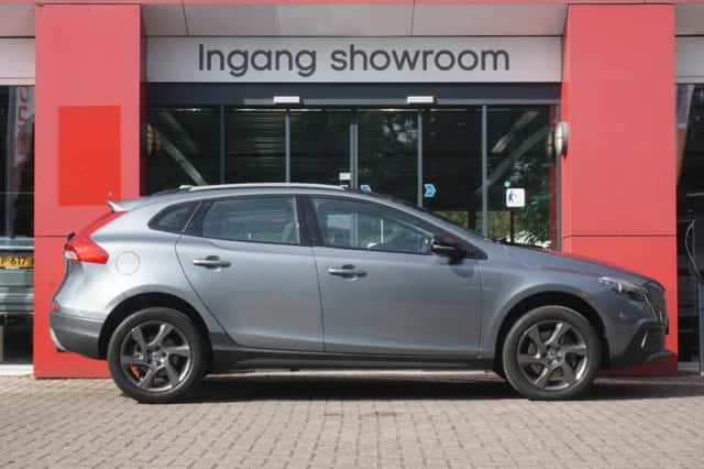 Volvo V40 Cross Country (2015) thumbnail 3