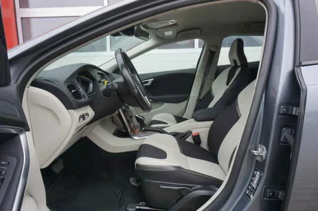 Volvo V40 Cross Country (2015) thumbnail 6