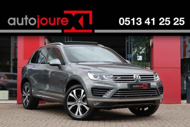 Volkswagen Touareg (2016) thumbnail 1