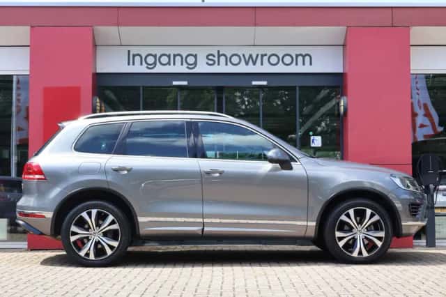 Volkswagen Touareg (2016) thumbnail 3