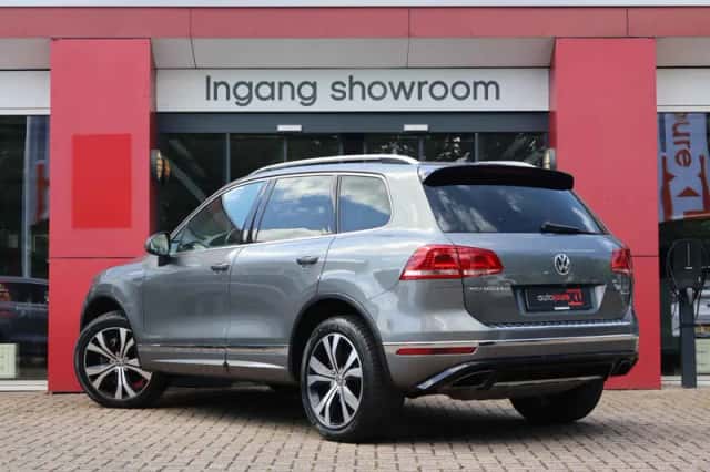 Volkswagen Touareg (2016) thumbnail 4