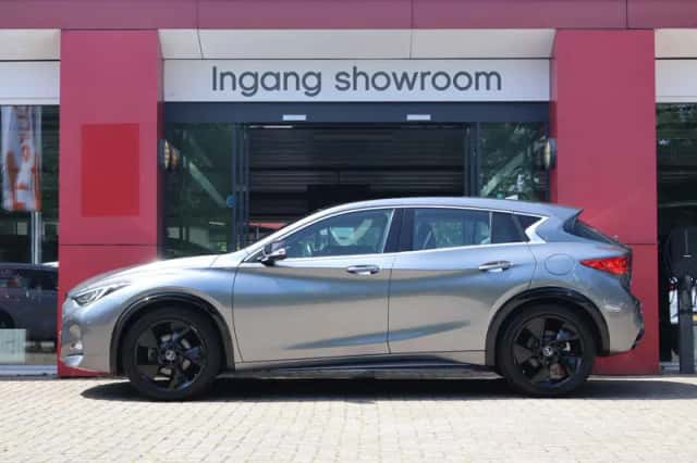Infiniti Q30 (2017) thumbnail 2