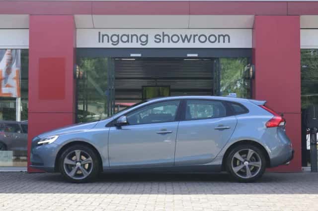 Volvo V40 (2017) thumbnail 2