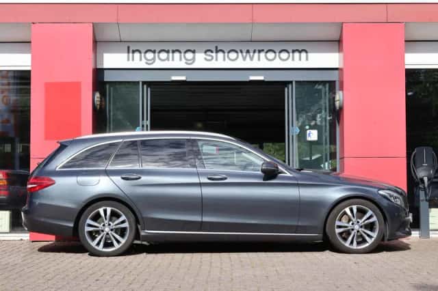 Mercedes-Benz C-Klasse (2016) thumbnail 3