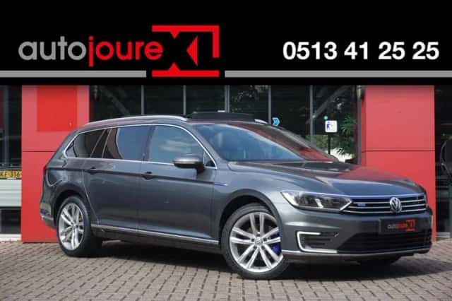 Volkswagen Passat (2016) thumbnail 1