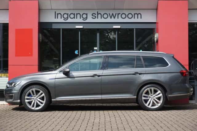 Volkswagen Passat (2016) thumbnail 2