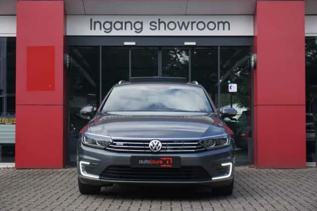 Volkswagen Passat (2016) thumbnail 5