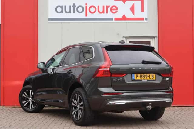 Volvo XC60 (2022) thumbnail 4