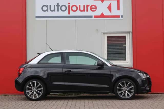 Audi A1 (2011) thumbnail 3