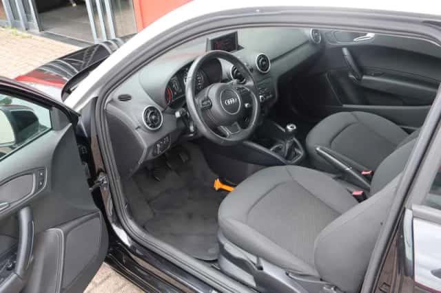 Audi A1 (2011) thumbnail 5