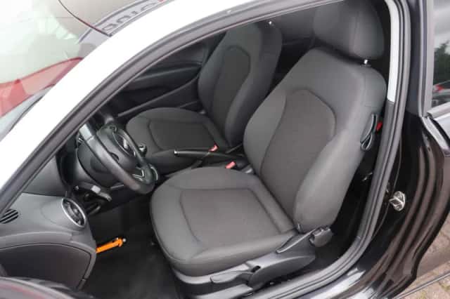 Audi A1 (2011) thumbnail 6