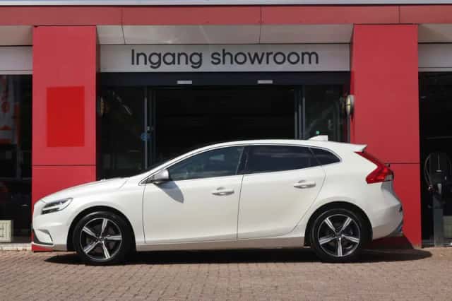 Volvo V40 (2020) thumbnail 2