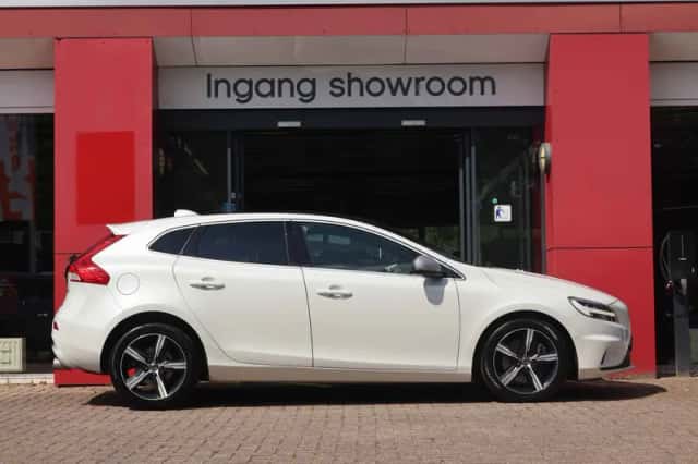 Volvo V40 (2020) thumbnail 3