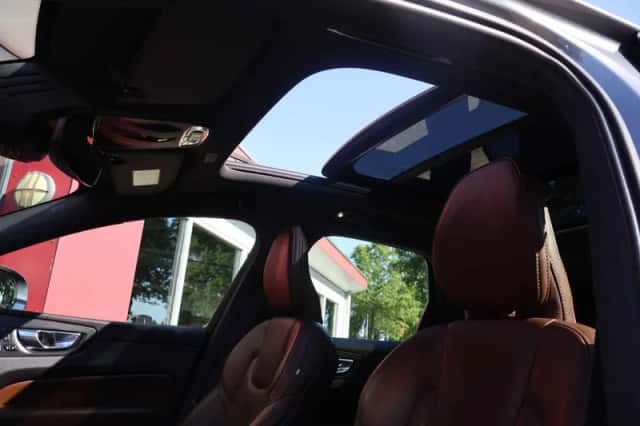 Volvo XC60 (2021) thumbnail 5