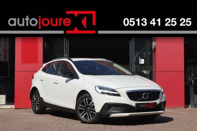 Volvo V40 Cross Country (2018) thumbnail 1