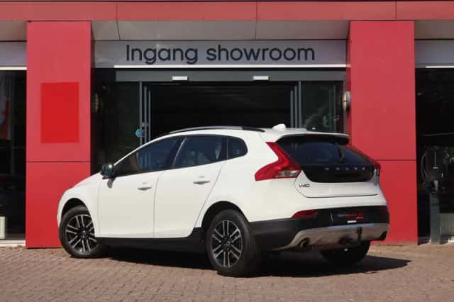 Volvo V40 Cross Country (2018) thumbnail 4