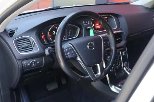 Volvo V40 Cross Country (2018) thumbnail 5