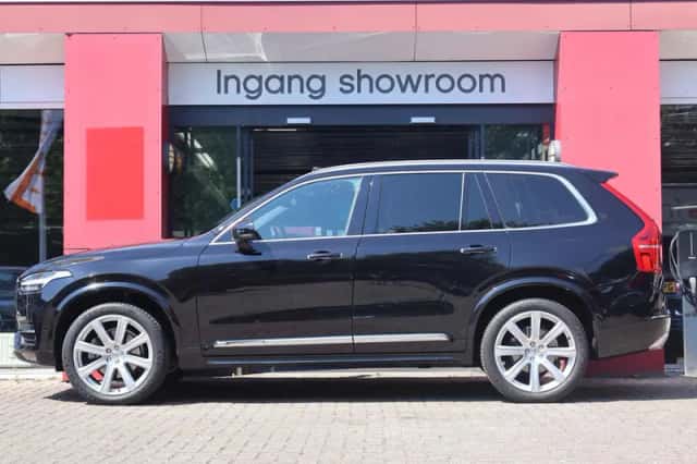 Volvo XC90 (2015) thumbnail 3