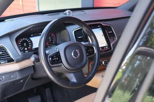 Volvo XC90 (2015) thumbnail 6