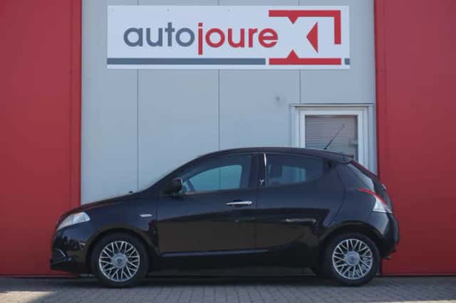 Lancia Ypsilon (2011) thumbnail 2