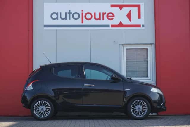 Lancia Ypsilon (2011) thumbnail 3