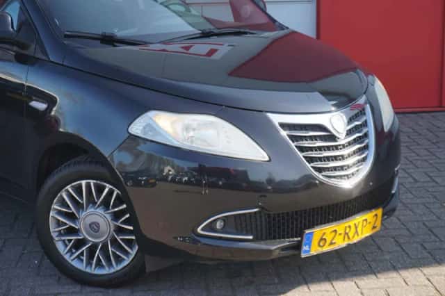 Lancia Ypsilon (2011) thumbnail 5
