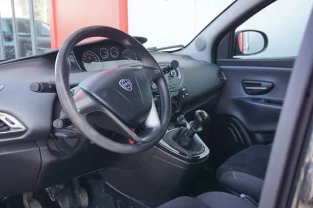 Lancia Ypsilon (2011) thumbnail 6