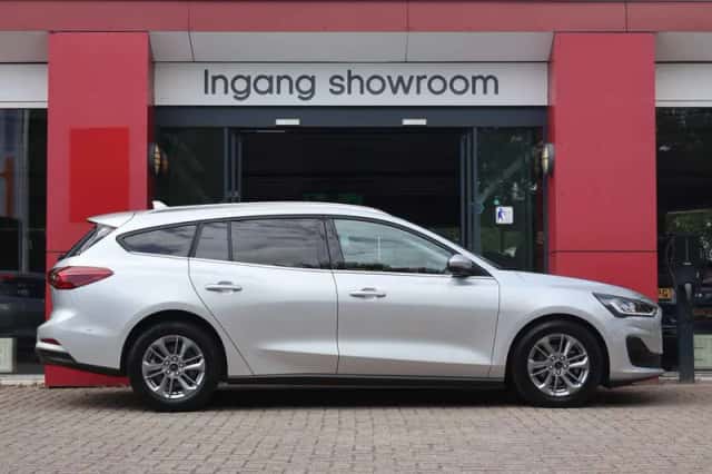Ford Focus (2023) thumbnail 3