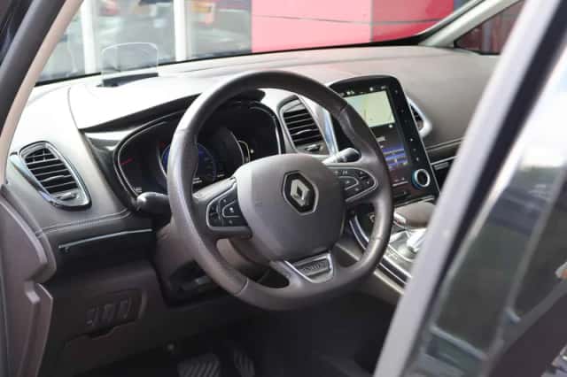 Renault Espace (2016) thumbnail 6