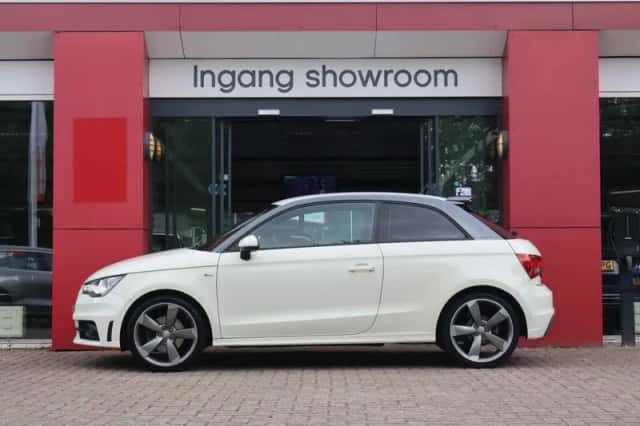 Audi A1 (2011) thumbnail 2